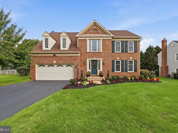 43204 Wayside Cir, Ashburn, VA 20147