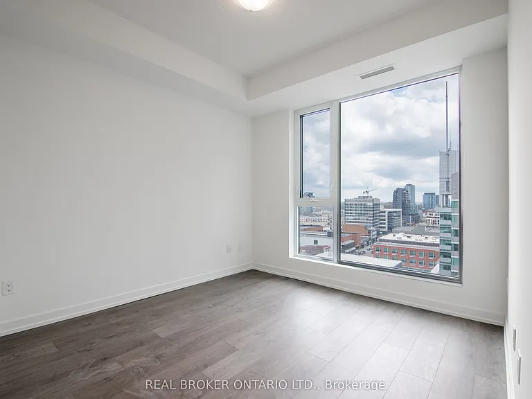 55 Duke St W #1101 — Photo 8