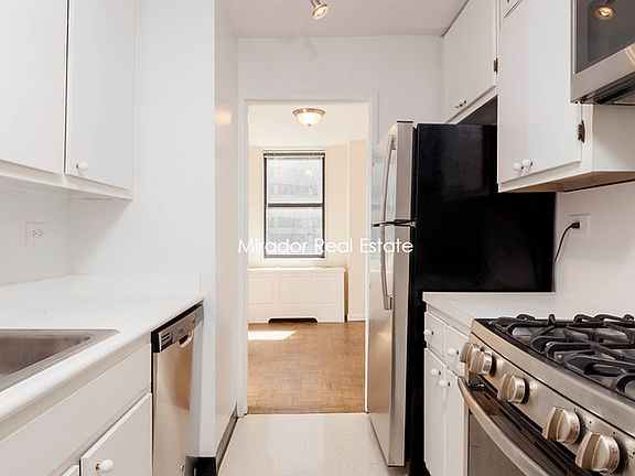 4th image of 330 E 39th St APT 18C