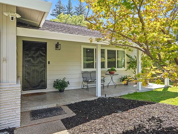 5th image of 742 Santa Rita Way