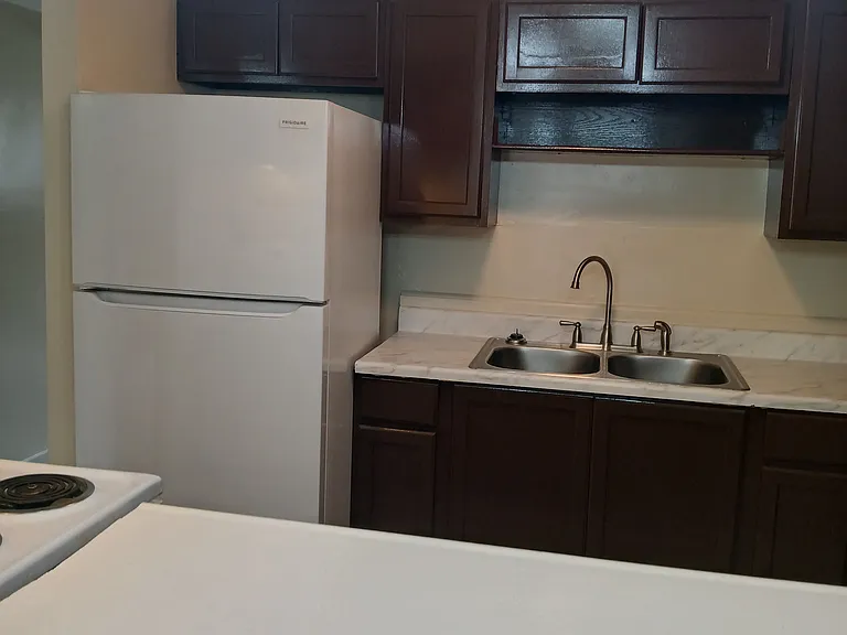 2940 Samford Ave — Photo 1