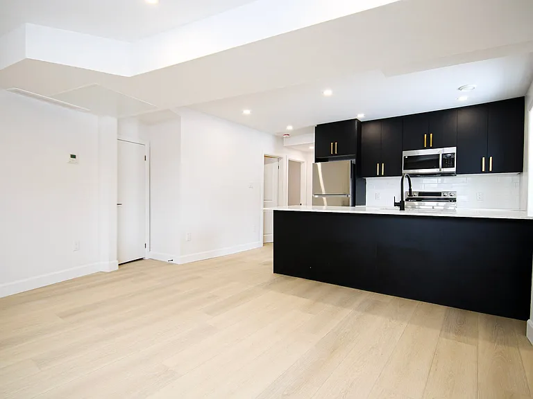 269 Madison Ave S #5 — Photo 13