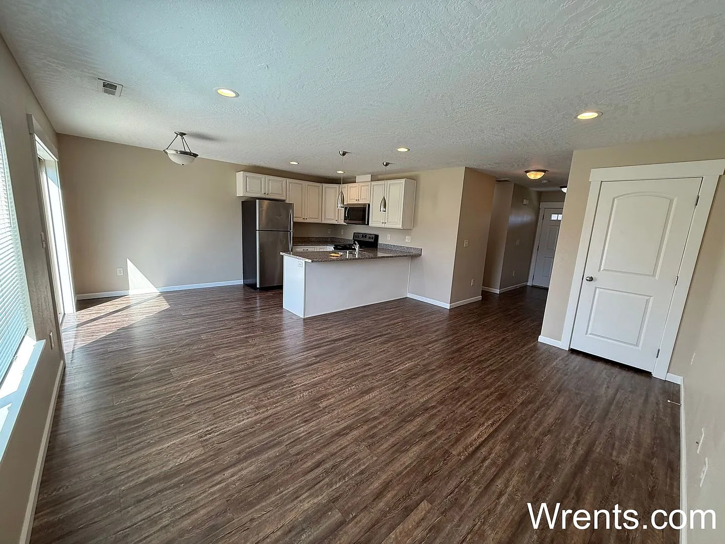 Newly Updated 4 Bed / 2.5 Bath - Desirable Spokane Valley — Photo 2