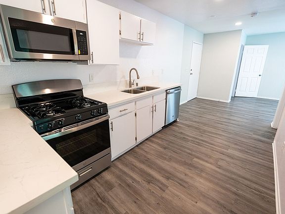 4th image of 226 S Serrano Ave APT 301