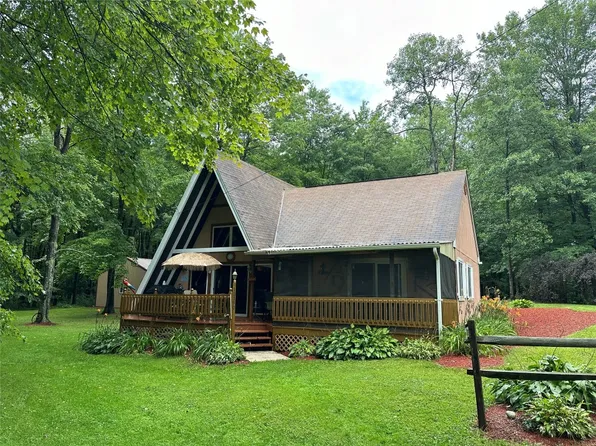 10168 Conneaut Dr, Conneaut Lake, PA 16316