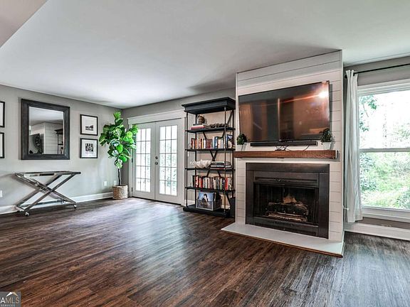 2nd image of 2302 Colonial Dr NE