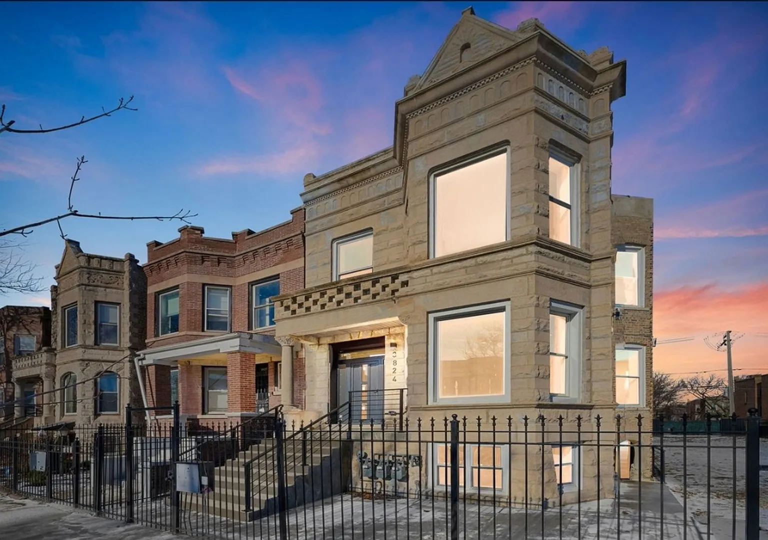 Spacious 3Bedroom/2Bathroom Apartment in Chicago — Photo 1