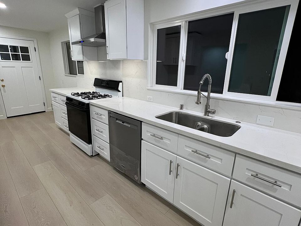 1st image of 2108 N Glenoaks Blvd