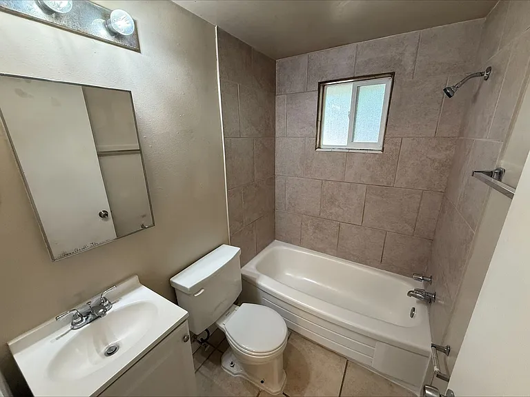 196 E Baird Ave — Photo 5