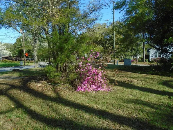 404 S Church St, Manning, SC 29102