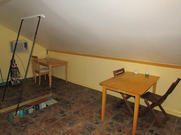 705 W Markham Ave #B — Photo 14