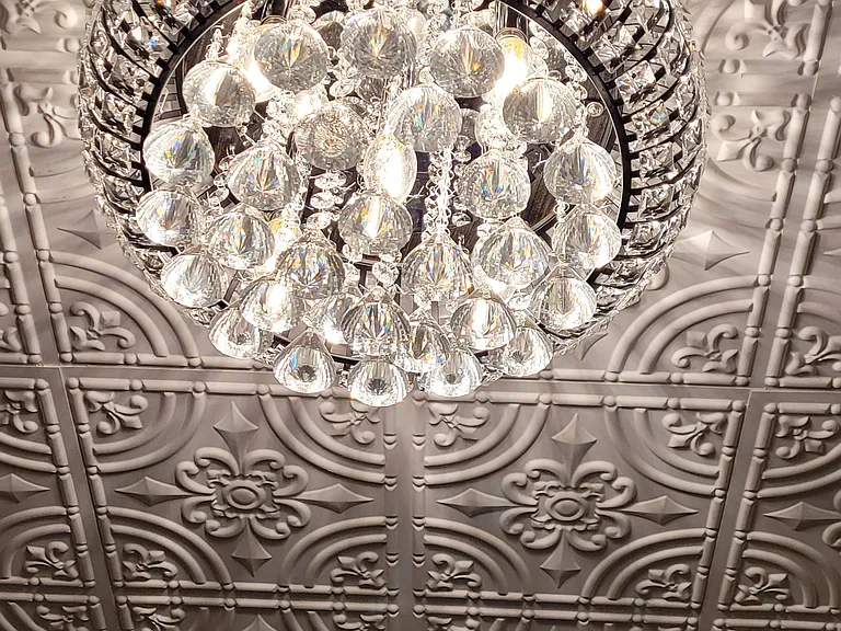 Chandelier ittn fron entry hallway