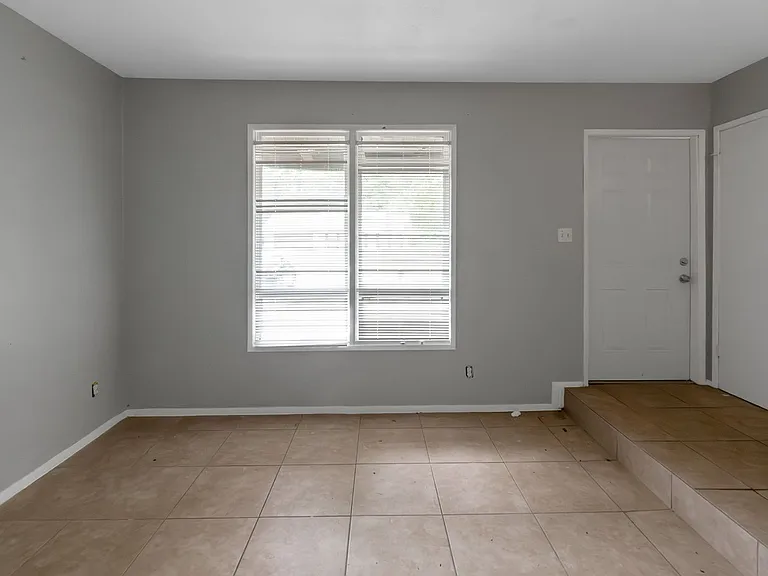 3325 Valley Bend Rd — Photo 6
