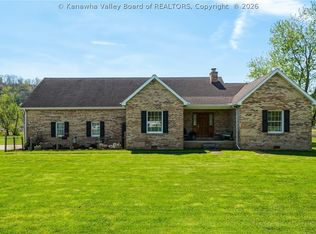 376 Cash Ln, Winfield, WV 25213