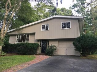 7 Riverside Dr, Ipswich, MA 01938