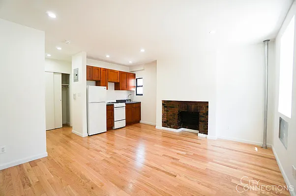 Rented by City Connections Realty | media 28