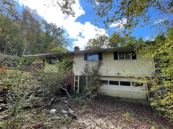101 Karen Cir, Elkview, WV 25071