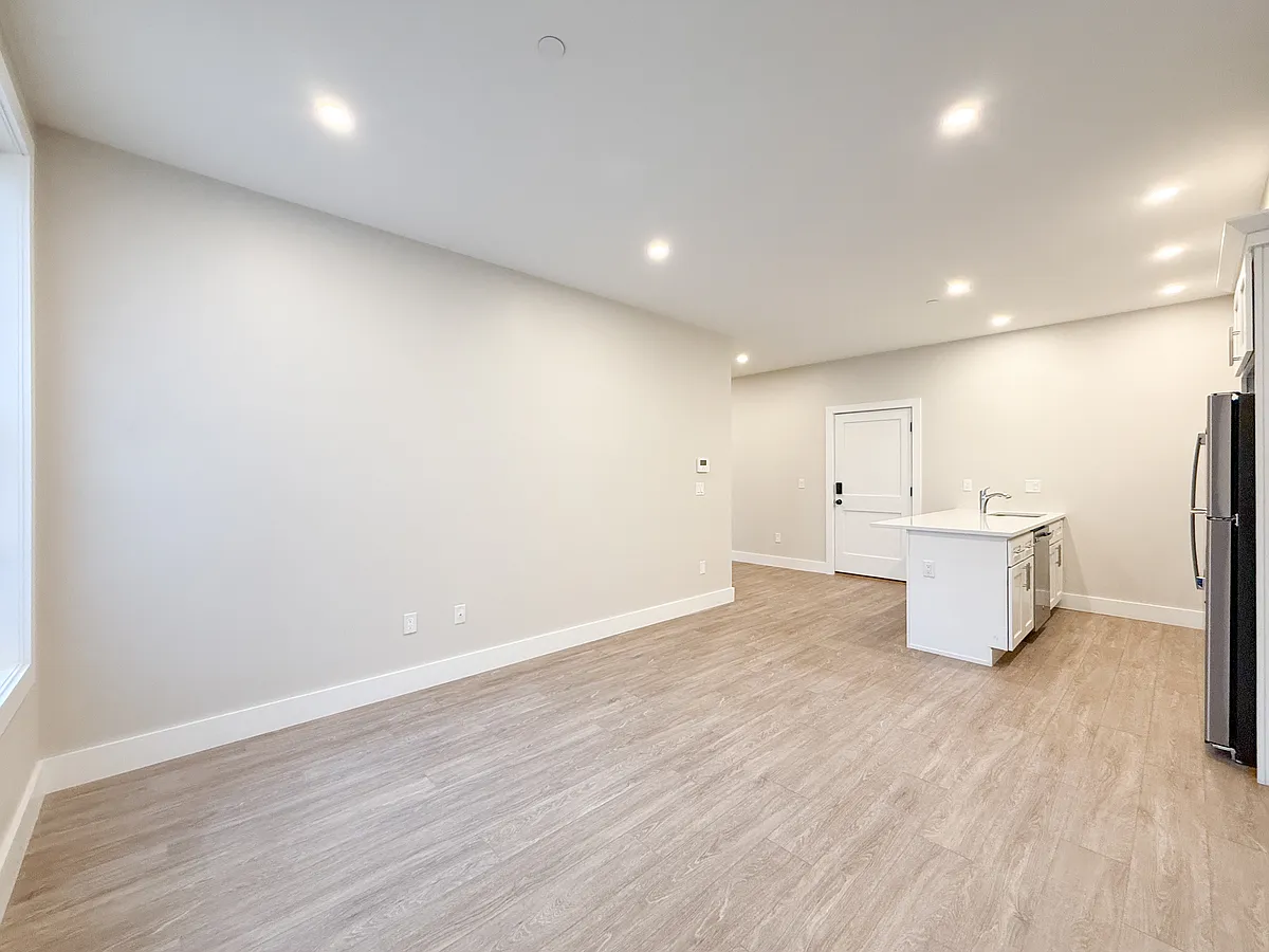 Building Photo - 58 River St #3