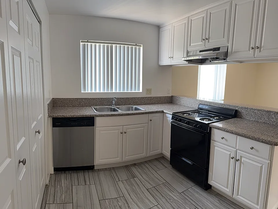 704 E Garfield Ave #21