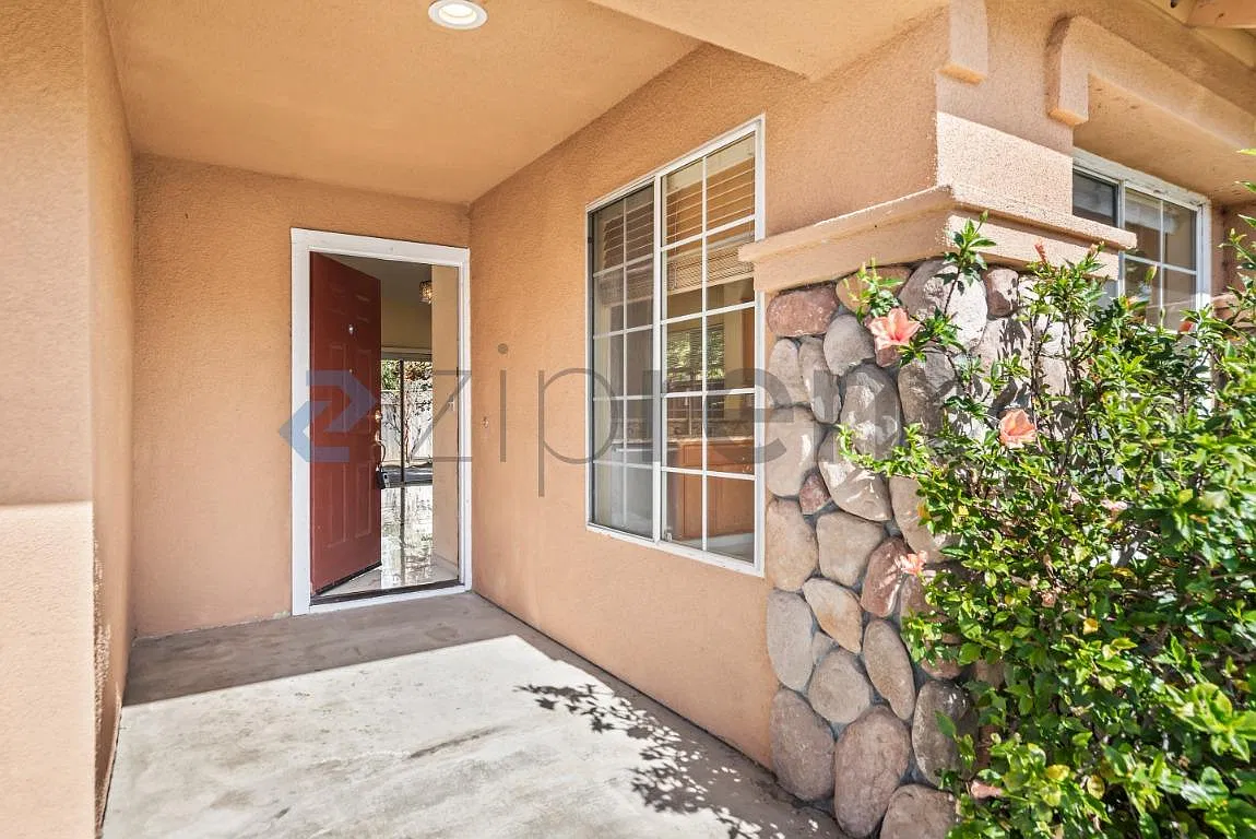 3 bed, 1114 sqft, $4,500 — Photo 3