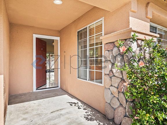 3rd image of 38806 Litchfield Cir