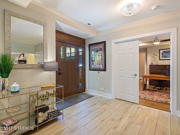 3rd image of 722 Redwood Ln