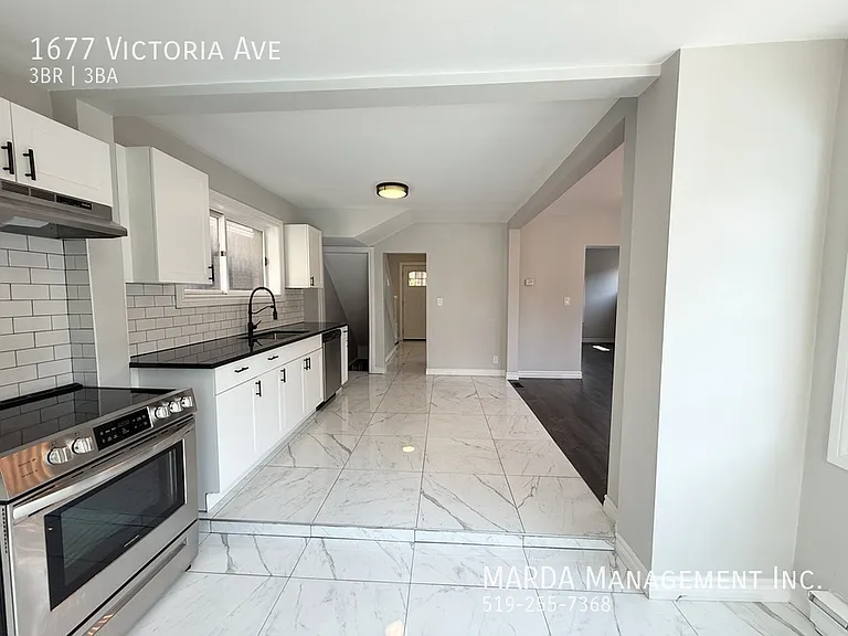 1677 Victoria Ave — Photo 19