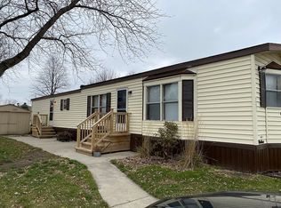 40671 Drury Rd, Sterling Heights, MI 48310