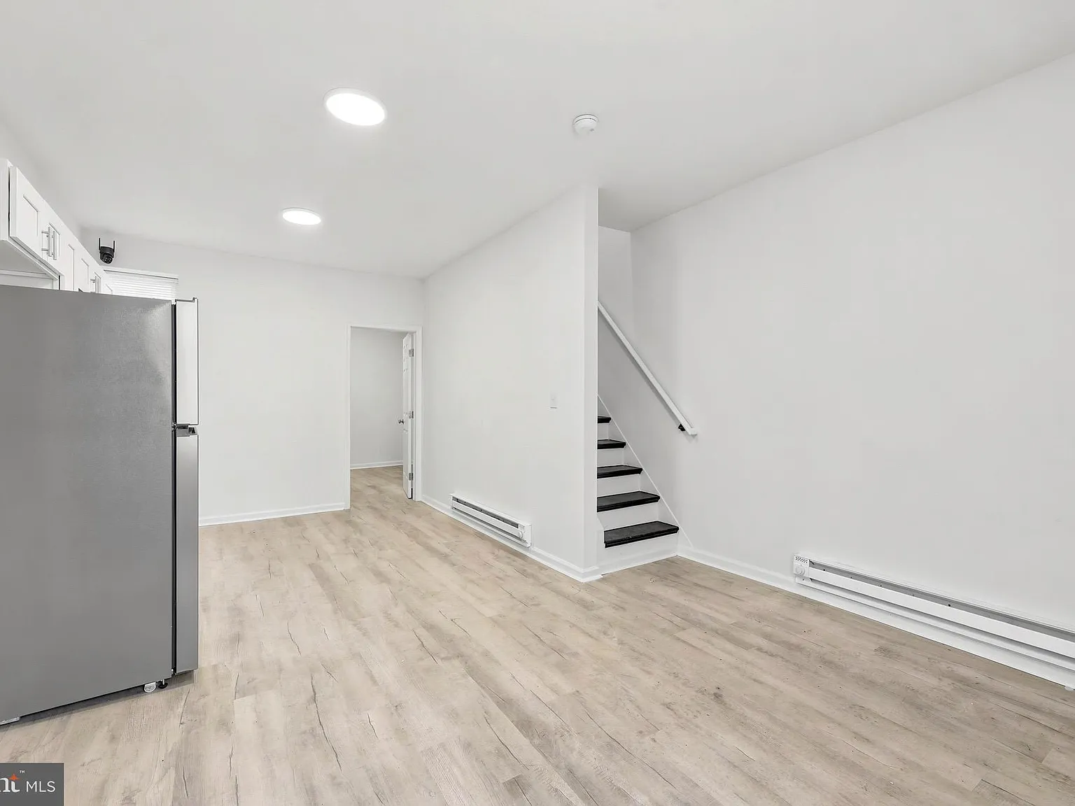4 bed, 918 sqft, $2,300 — Photo 2