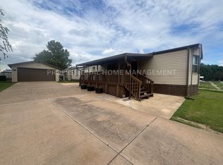 1404 E Idlewild Dr, Wichita, KS 67216