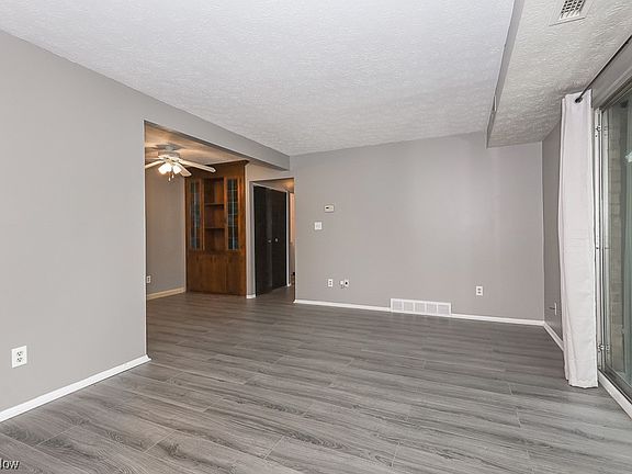 5th image of 16405 Heather Ln #F104