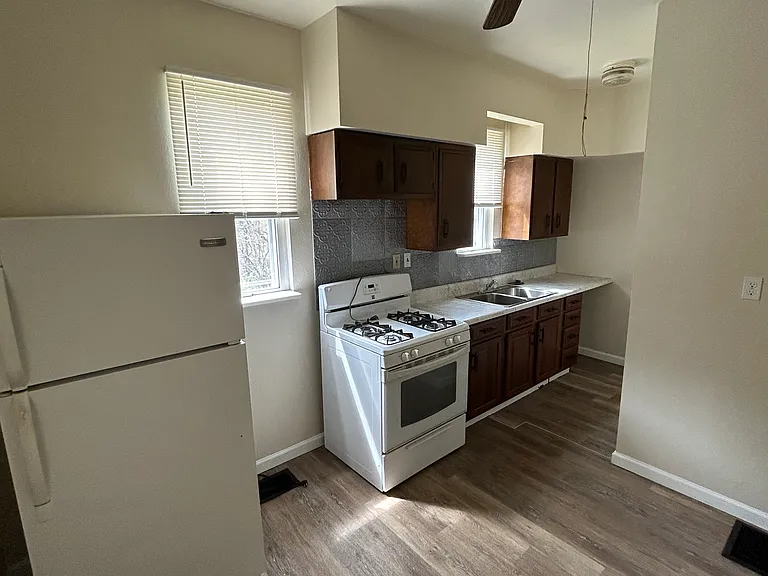 3228 Motor St — Photo 2