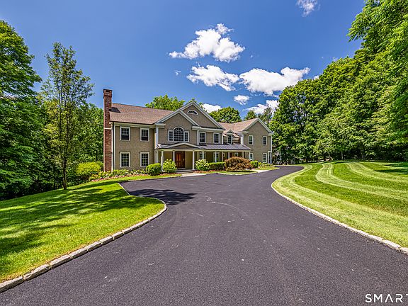 2nd image of 14 Powder Horn Hill Road