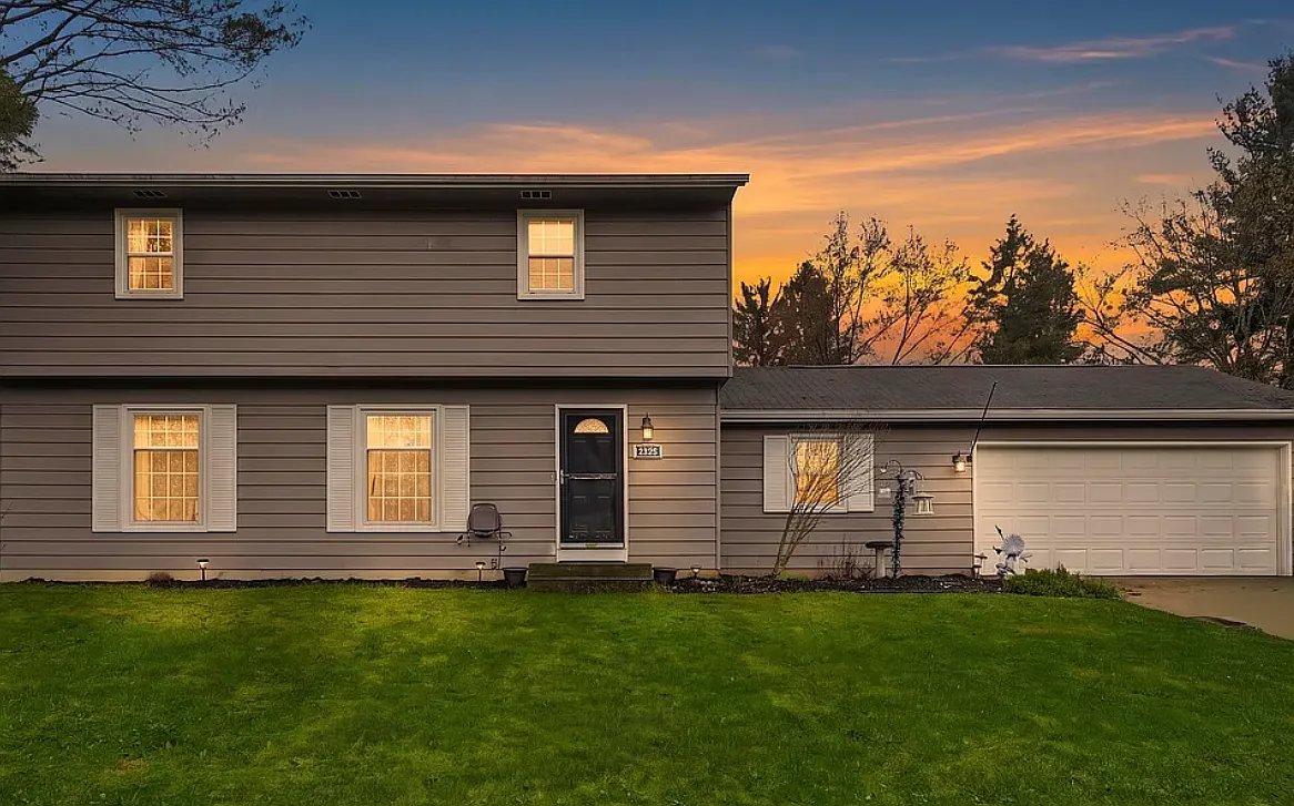 4 bed, 1.5 bath, 2576 sqft, $3,350 — Photo 2