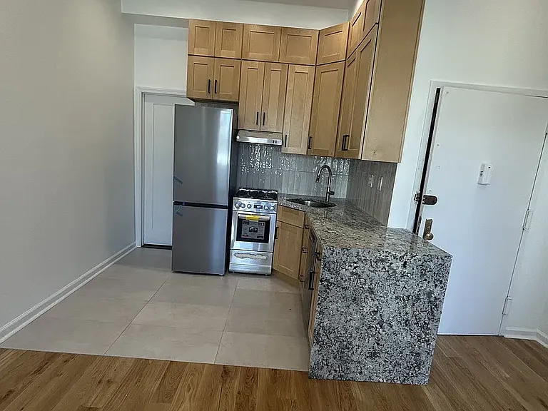 215 N 7th St #5 — Photo 9