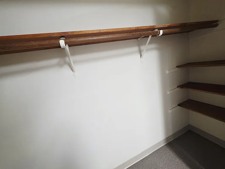 Colonial Lodge Apartments — Photo 30