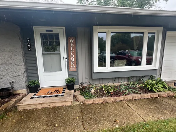 703 S 11th Ave, St Charles, IL 60174