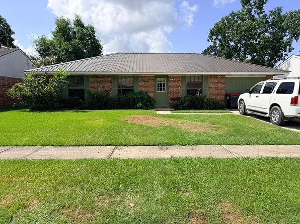 205 Village Ln, Lafayette, LA 70506