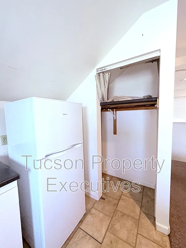Studio, 1.0 bath, 350 sqft, $950 — Photo 4
