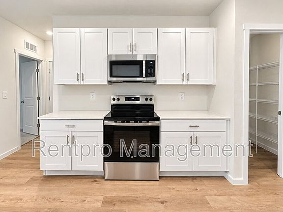 3rd image of 7337 Rainbow Bay Pl
