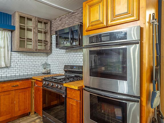 5th image of 1494 Bluff Rd