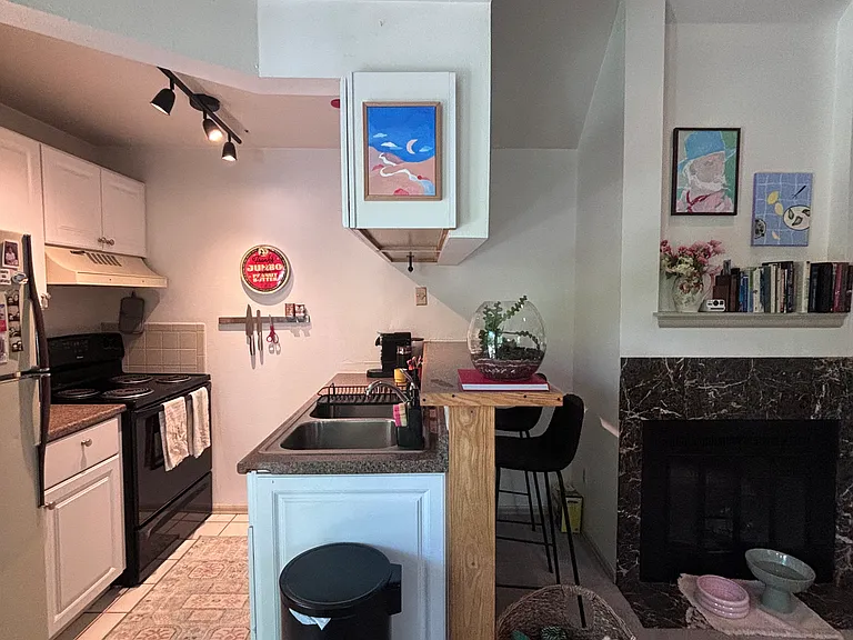 910 Portland Pl #16 — Photo 6