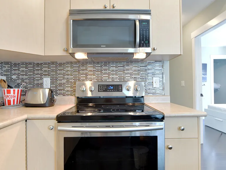 7309 191b St #COACH HOUSE — Photo 7