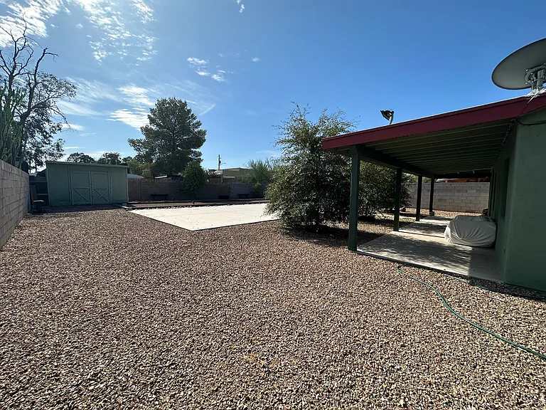 2208 N Rita Ave — Photo 18