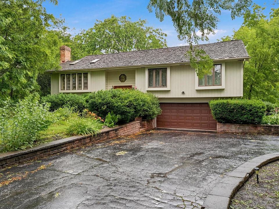 1st image of 21 Sequoia Rd