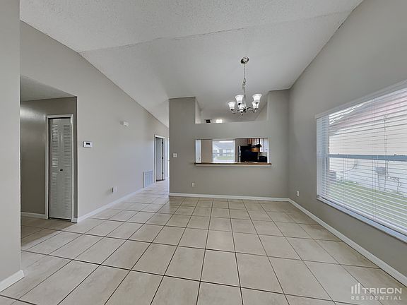 3rd image of 8931 Valencia Gardens Dr