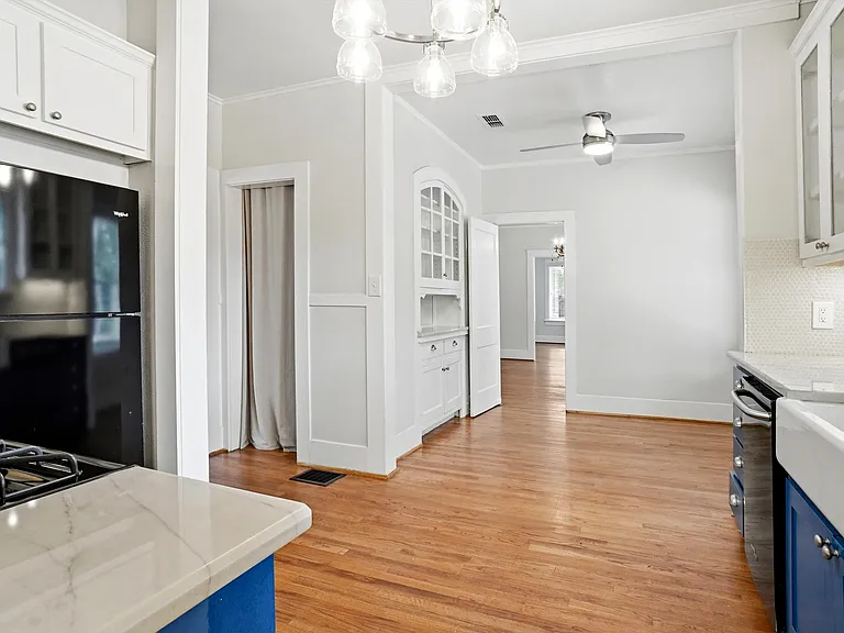 2615 Cockrell Ave — Photo 3
