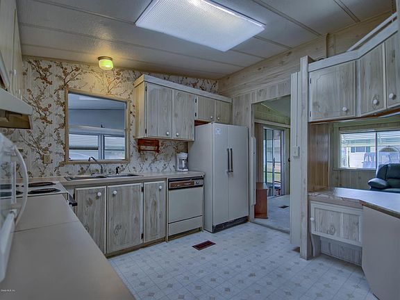 2nd image of 805 Weeping Willow Ave