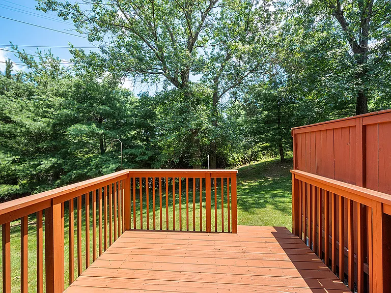 447 Fort Hill Cir — Photo 15