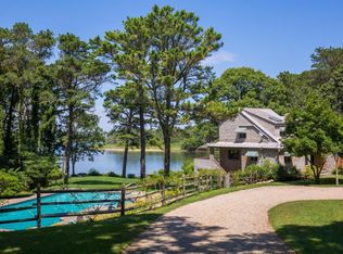 10 SE Bachelder Ave, Edgartown, MA 02539